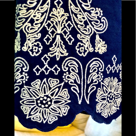 H&M High-Waisted Short-Shorts - Deep Blue w/White Floral Stitching - Size 8 NWOT - Picture 3 of 5